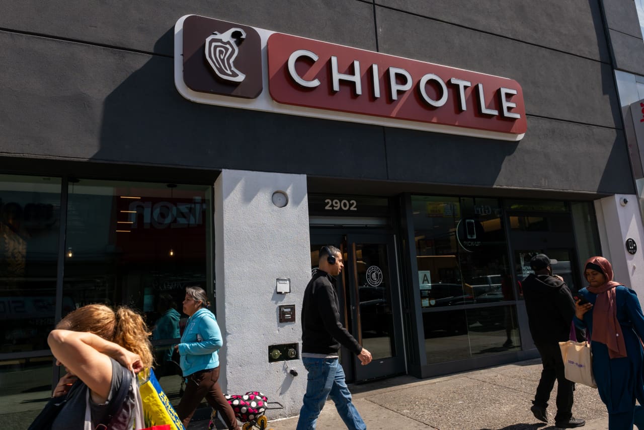 Chipotle expects modestly higher sales this year as drive-thru ‘Chipotlanes’ come to more stores — Bangkok Dining news